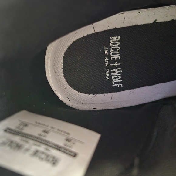 Rogue and Wolf (The New Dark) - Picture 5 of 9